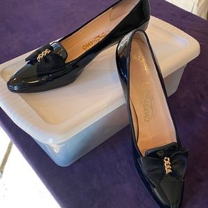 Salvatore Ferragamore patent leather bow pumps Size 9.5AAAA
